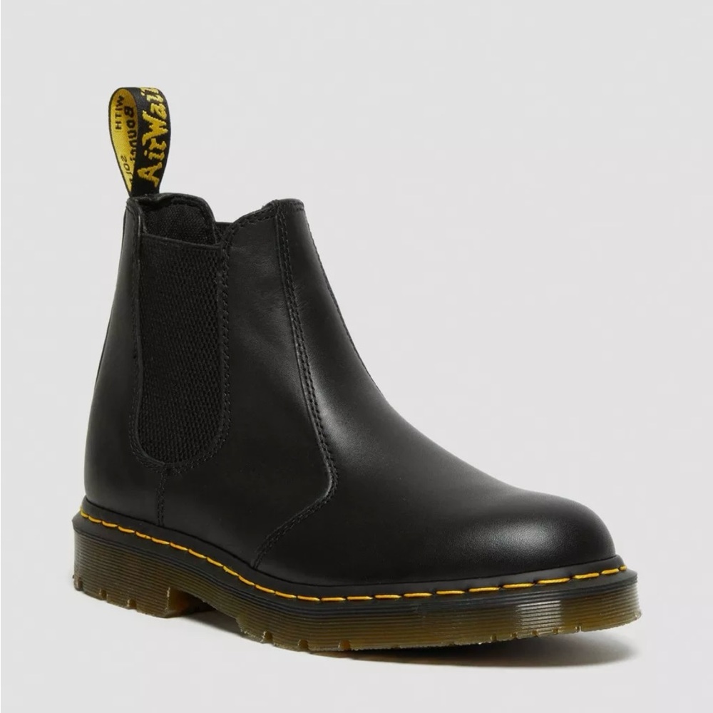 LIKE NEW DR. MARTENS 2976 SLIP RESISTANT LEATHER CHELSEA BOOT